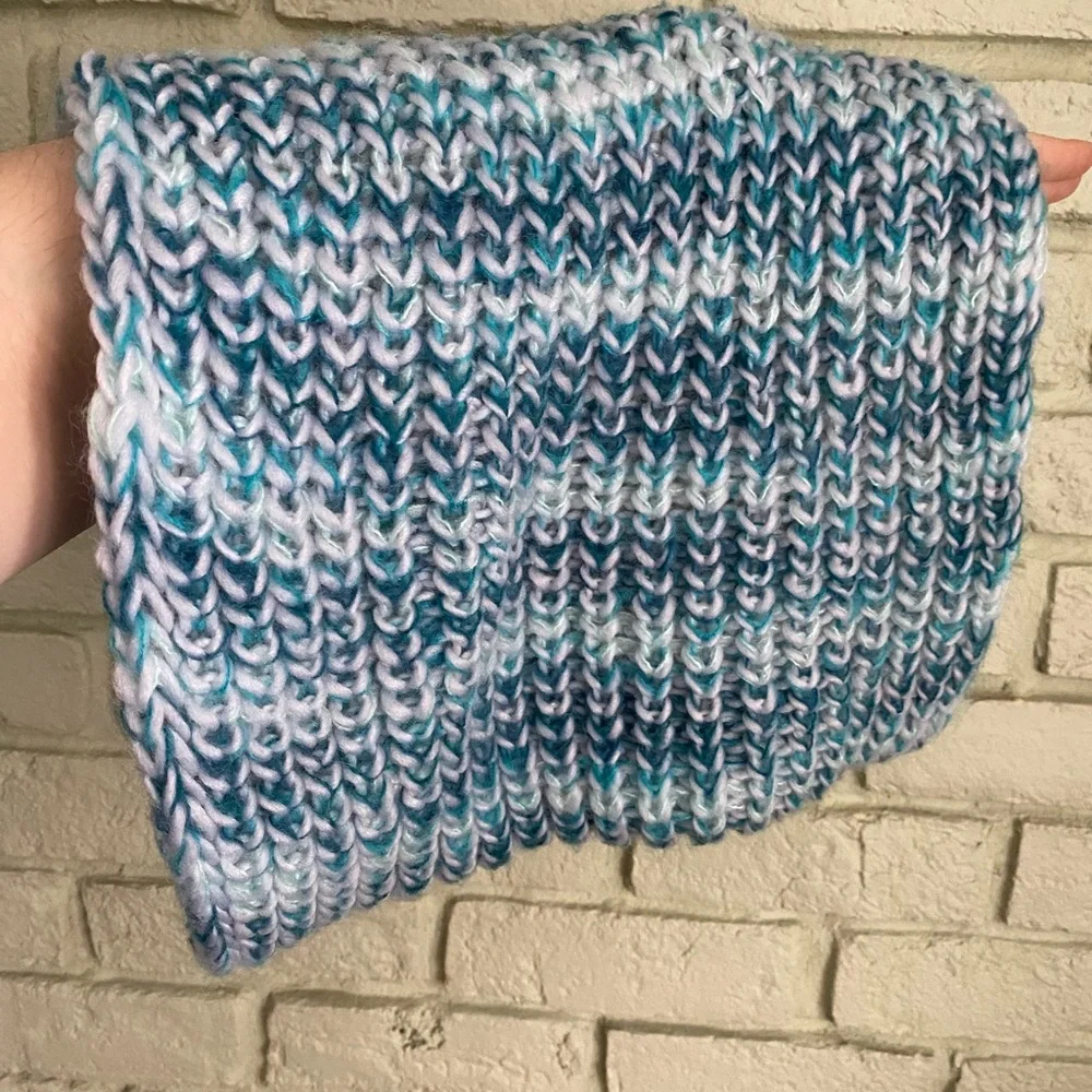 Great Northwest Clothing Company Blue and White Knit Scarf